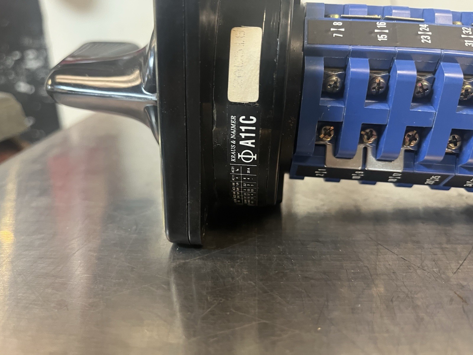 KRAUS NAIMER,A11C,COMPACT CAM-OPERATED ROTARY CONTROL SWITCH