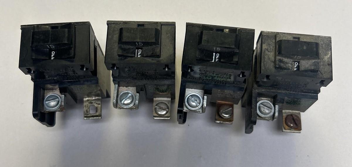 Used BULLDOG ELECTRIC,P115,PUSHMATIC CIRCUIT BREAKER 15A 120/240V 1P LOT OF 4