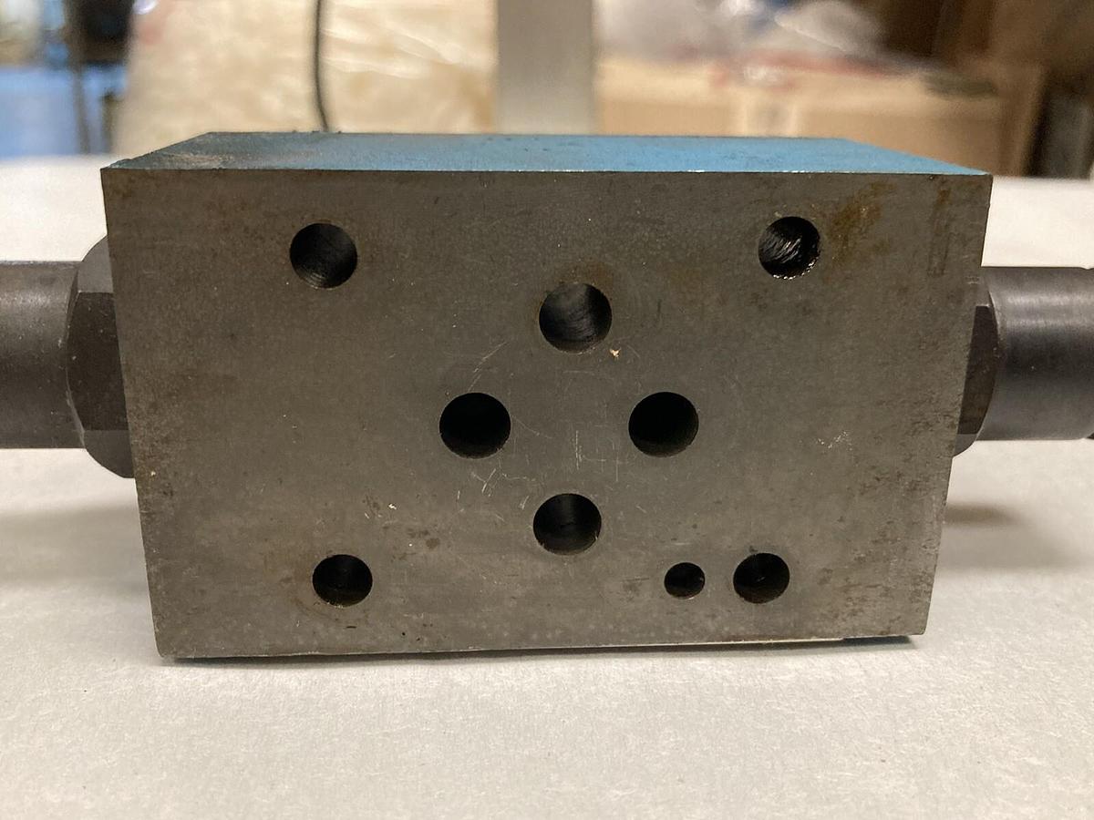 Used Eaton Vickers,DGMFN-3-X-A2W-B2W-21,Flow Control Valve