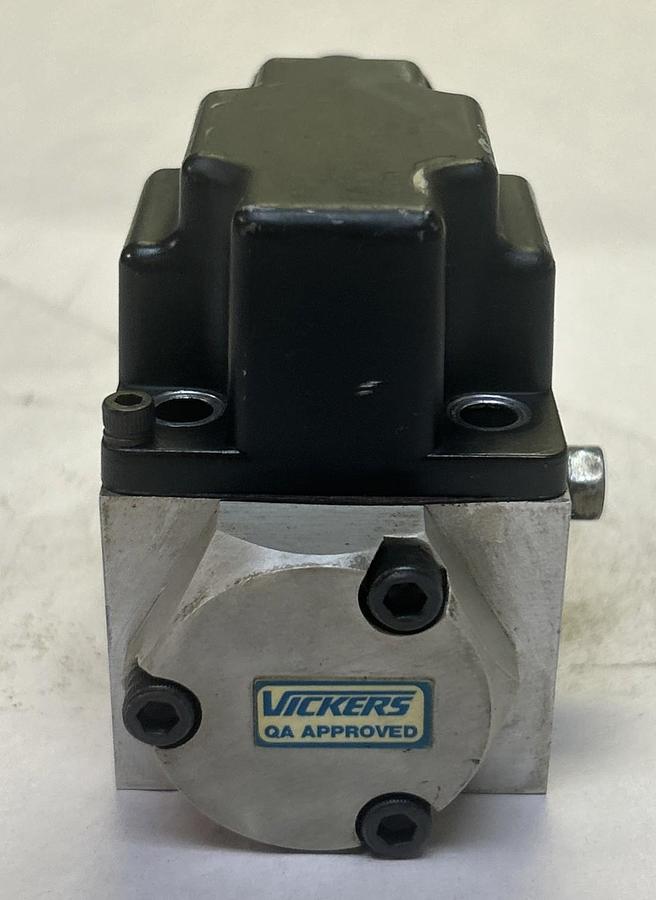 Used VICKERS,SM4-10(5)19-80/40-10,689875 SERVO VALVE