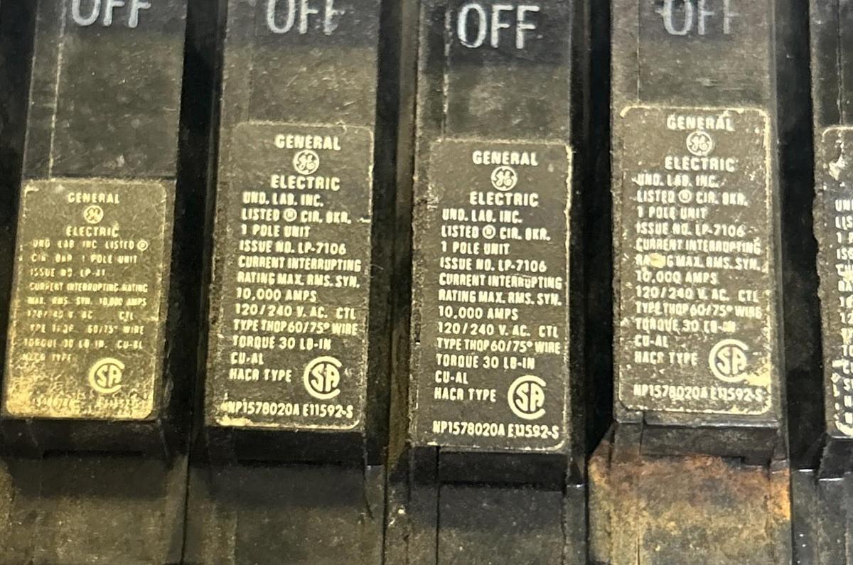 Used GENERAL ELECTRIC,THQP115,CIRCUIT BREAKER 14A 120/240V 1P LOT OF 10