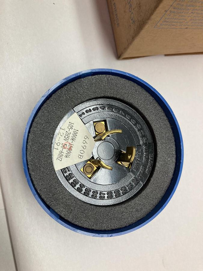 Fisher Pierce,6690B 105-285 VAC,Photoelectric Outdoor Lighting Control