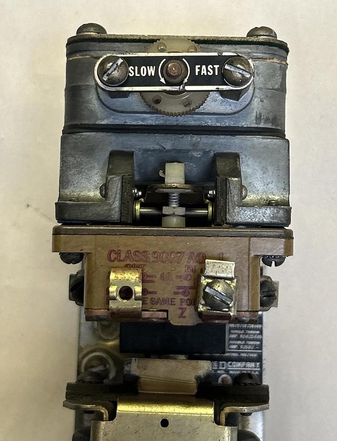 Used SQUARE D,9050B0-1D,PNEUMATIC TIMER RELAY 110/120VAC