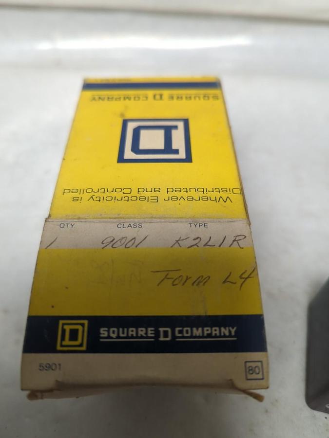 SQUARE D,9001 K2L1R,ILLUMINATED PUSH BUTTON RED NOS