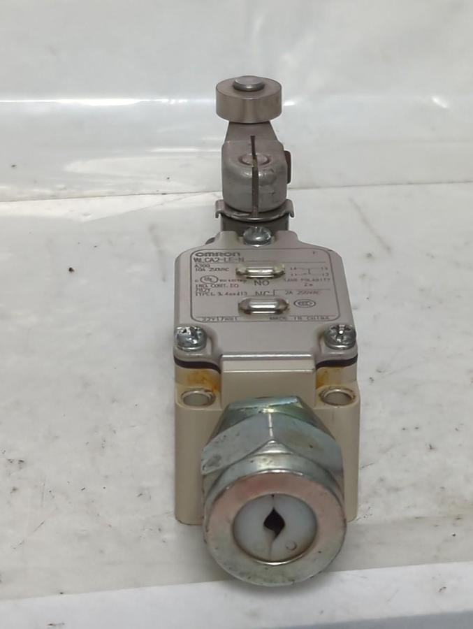 Used OMRON,WLCA2-LE-N,LIMIT SWITCH 10 AMP 250 VAC PRE-OWNED