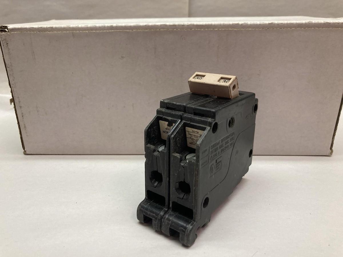 Used Cutler Hammer,AL-CU,2-Pole Metal Foot Circuit Breaker 30A Type CH