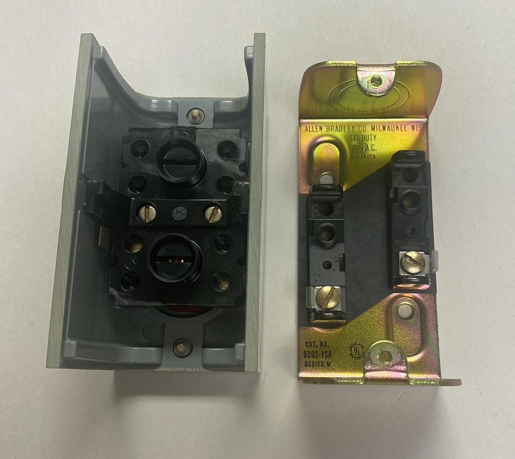 ALLEN BRADLEY,800S-1SA,RED STOP PUSHBUTTON NEW NO BOX