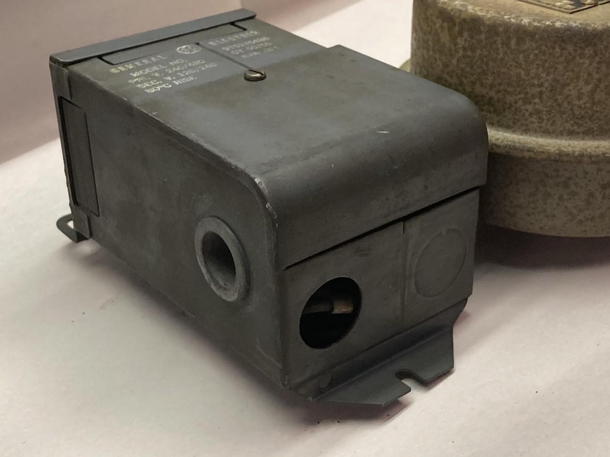 Used General Electric,9T51Y6424,Transformer 50/60Hz 0.025 kVa w/GE 8KT-2A3 Time Meter