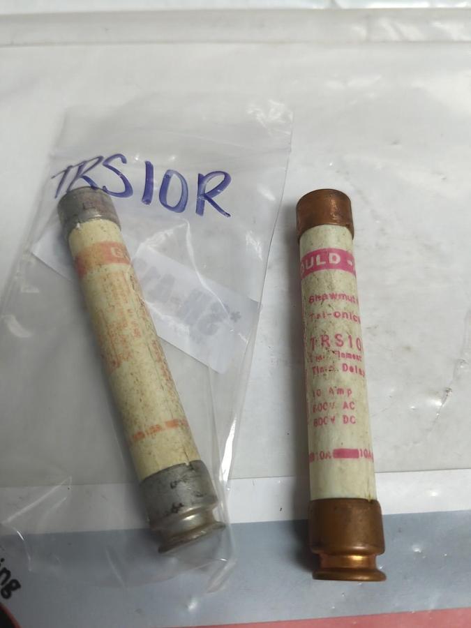 Used GOULD SHAWMUT,TRS10R,TRI-ONIC 10 AMP FUSE LOT OF 2 PRE-OWNED