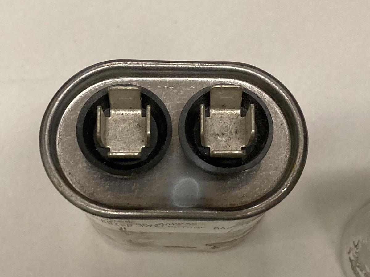 Used GE,97F9002 10uf,Capacitor 370V 50/60Hz LOT OF 2