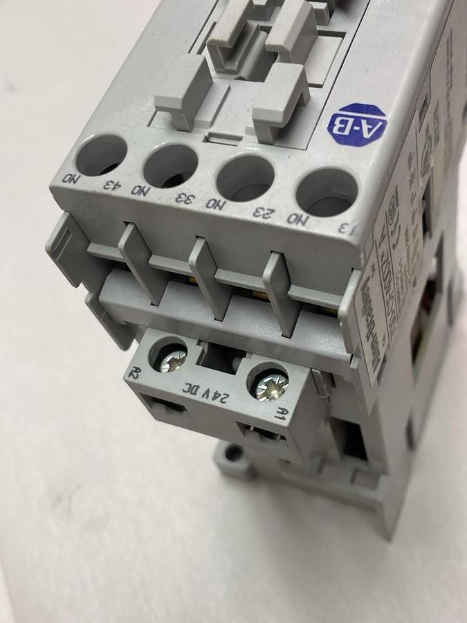 Allen-Bradley,700-CF400Z,Control Relay Ser A 600Vac 50/60Hz 20A