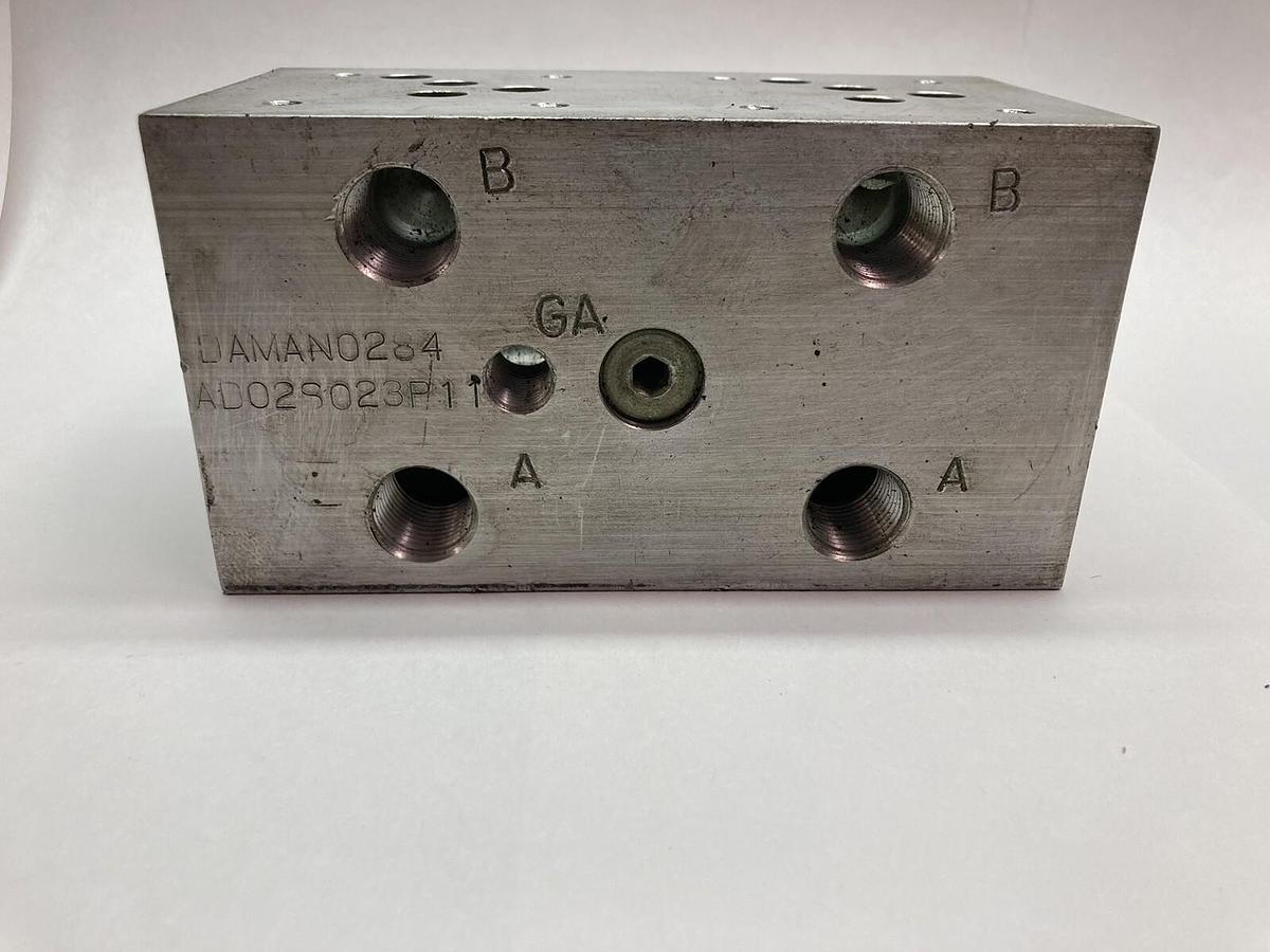 Used Lubriquip,AD02S023P11,Valve Block