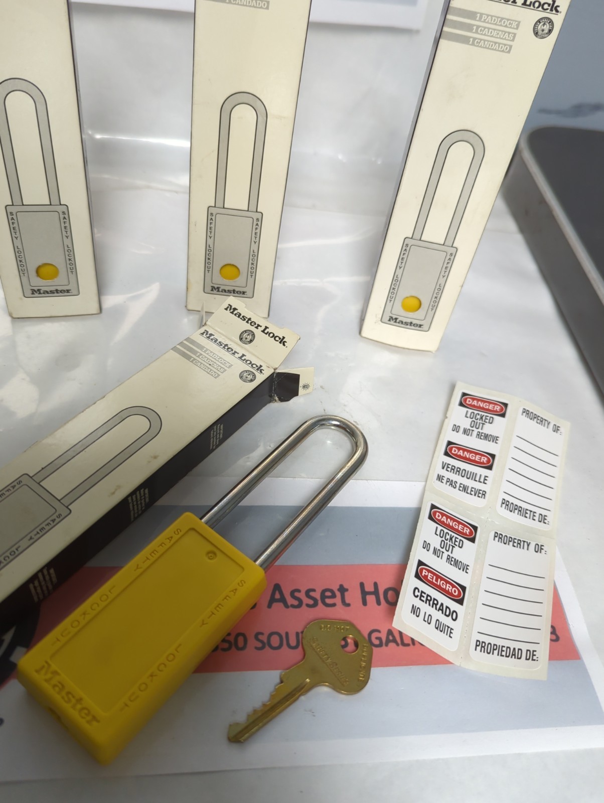 MASTER LOCK,411LTYLW,SAFETY LOCKOUT PADLOCK YELLOW LOT OF 4 NOS