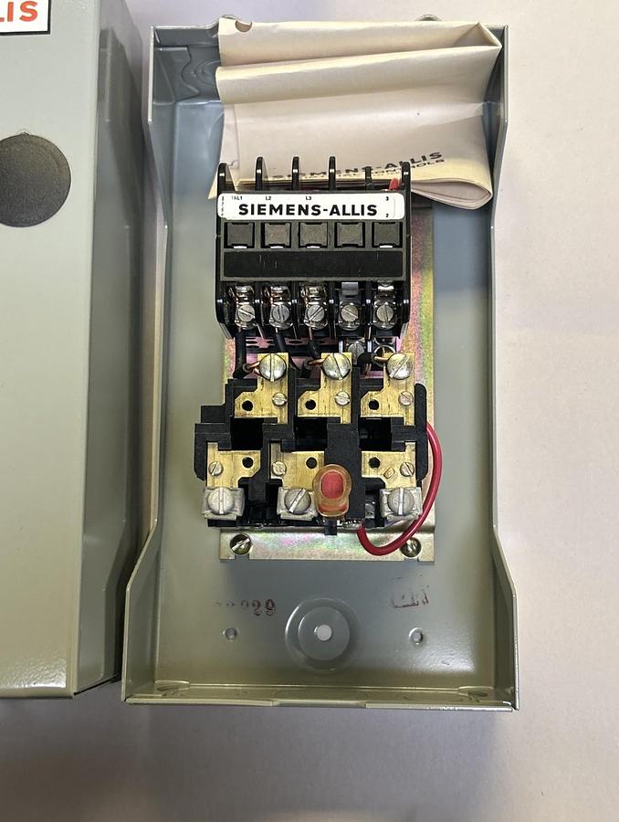 SIEMENS,XL-0DC1-J-H,AC MAGNETIC STARTER SIZE 0 NOS