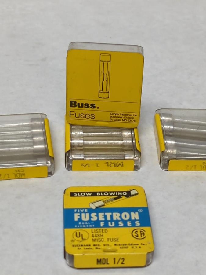 COOPER BUSSMANN,MDL 1/2,GLASS FUSES LOT OF 21 NOS