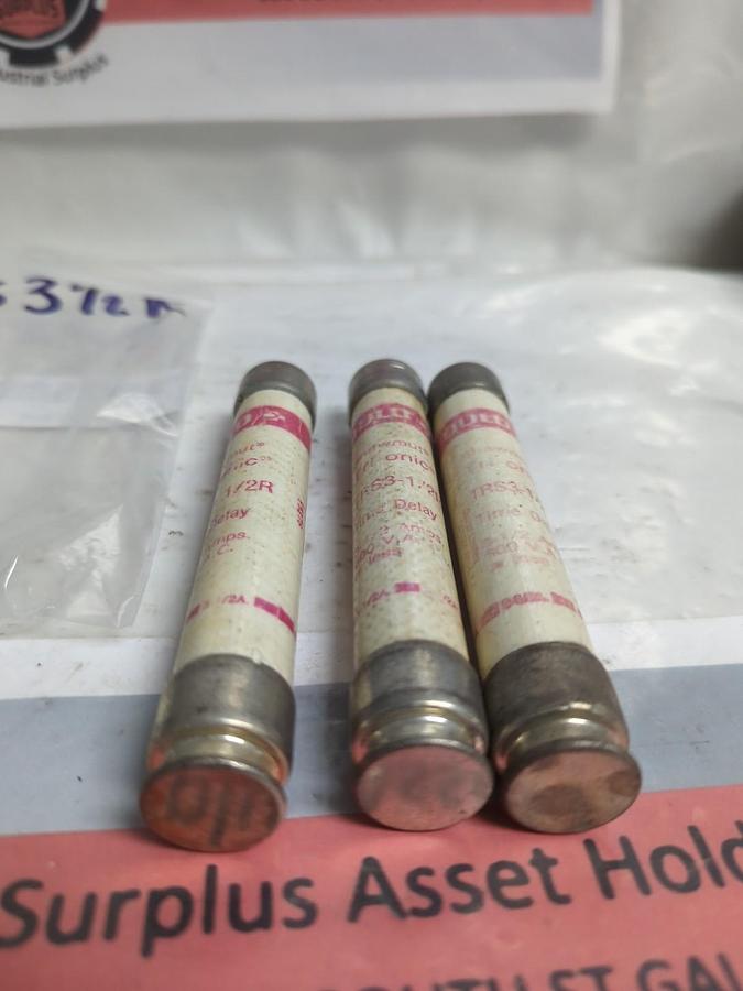 Used GOULD SHAWMUT,TRS3-1/2R,TRI-ONIC 3-1/2 AMP FUSE LOT OF 3 PRE-OWNED