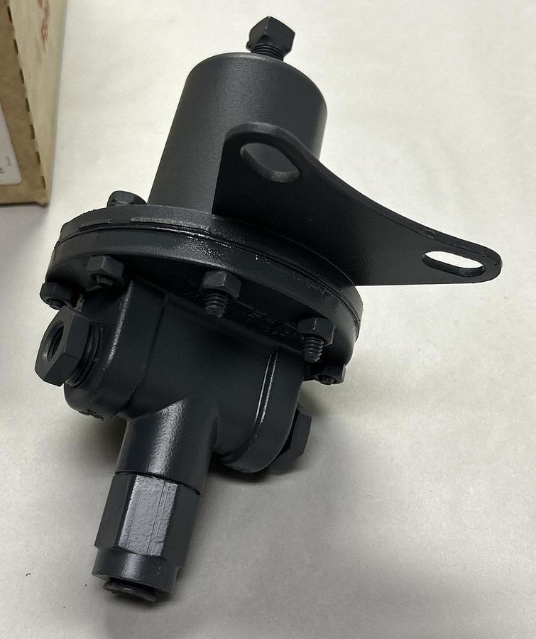 Used FISHER,164A-47,THREE-WAY REGULATOR VALVE NEW