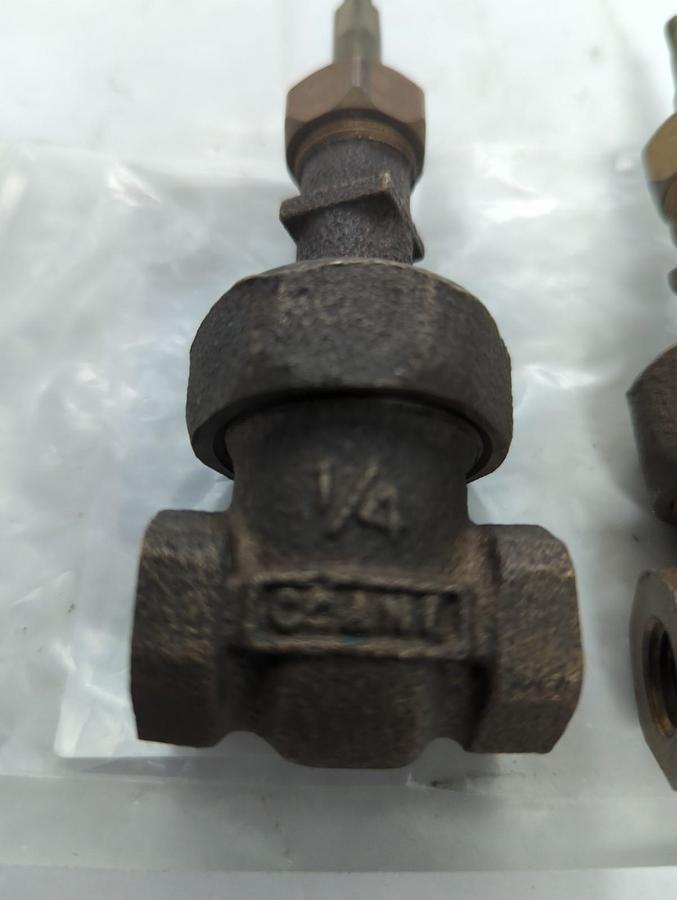 Used CRANE,150S,GATE VALVE 1/4 INCH MISSING HANDLES LOT OF 2 PRE-OWNED