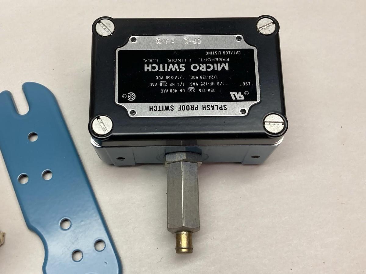 Micro Switch,OP-Q,Splash Proof Limit Switch 15A-125, 250 or 480 Vac