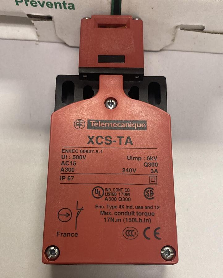 SCHNEIDER ELECTRIC TELEMECANIQUE, XCSTA793,SAFETY INTERLOCK SWITCH LOT OF 3 NEW