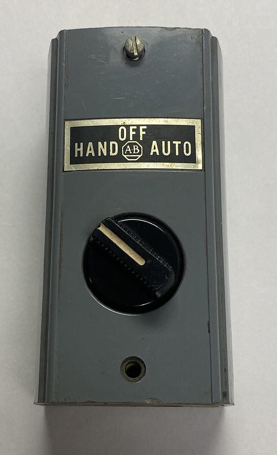 ALLEN BRADLEY,800S-R2SX,STANDARD SELECTOR SWITCH NOS