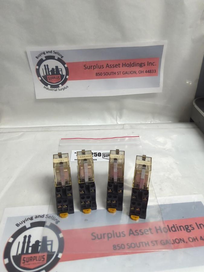 Used OMRON,MY2,RELAY W/ 28Y0W2 BASE LOT OF 4 PRE-OWNED