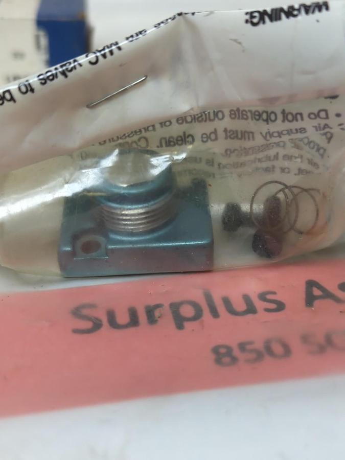 MAC VALVES,1100A-037,MANUAL OPERATED PNEUMATIC 3-WAY POPPET VALVE PUSHBUTTON NOS