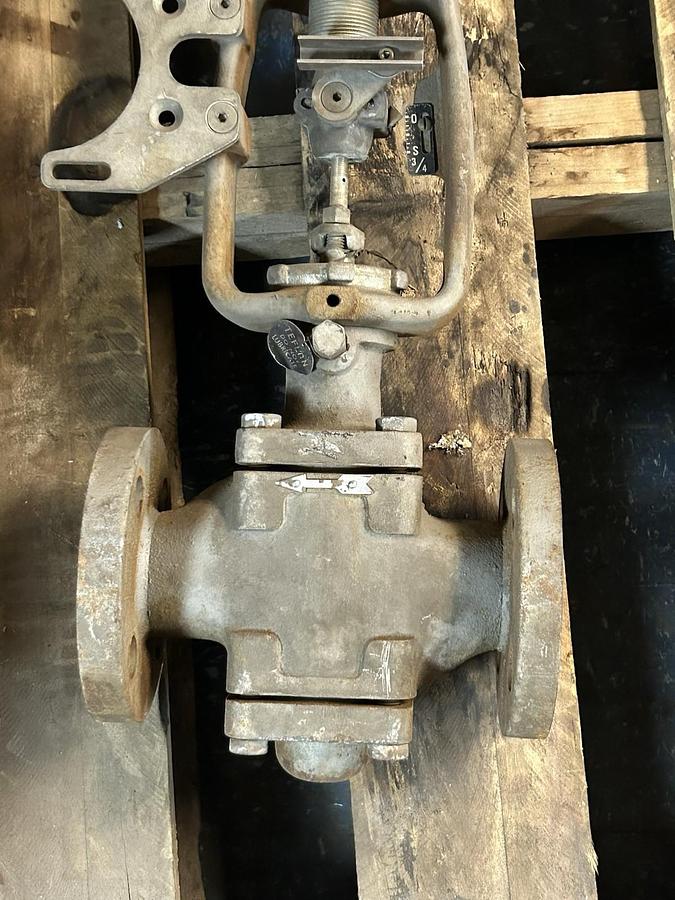Used HONEYWELL,1201,FCV-205 1-1/2 INCH ACTUATOR VALVE C.1.250