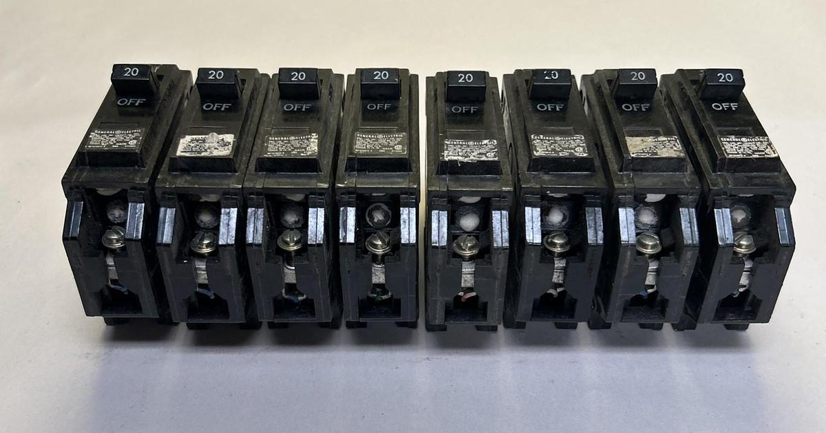 Used GENERAL ELECTRIC,THQL1120,CIRCUIT BREAKER 20A 120/240V 1P LOT OF 8
