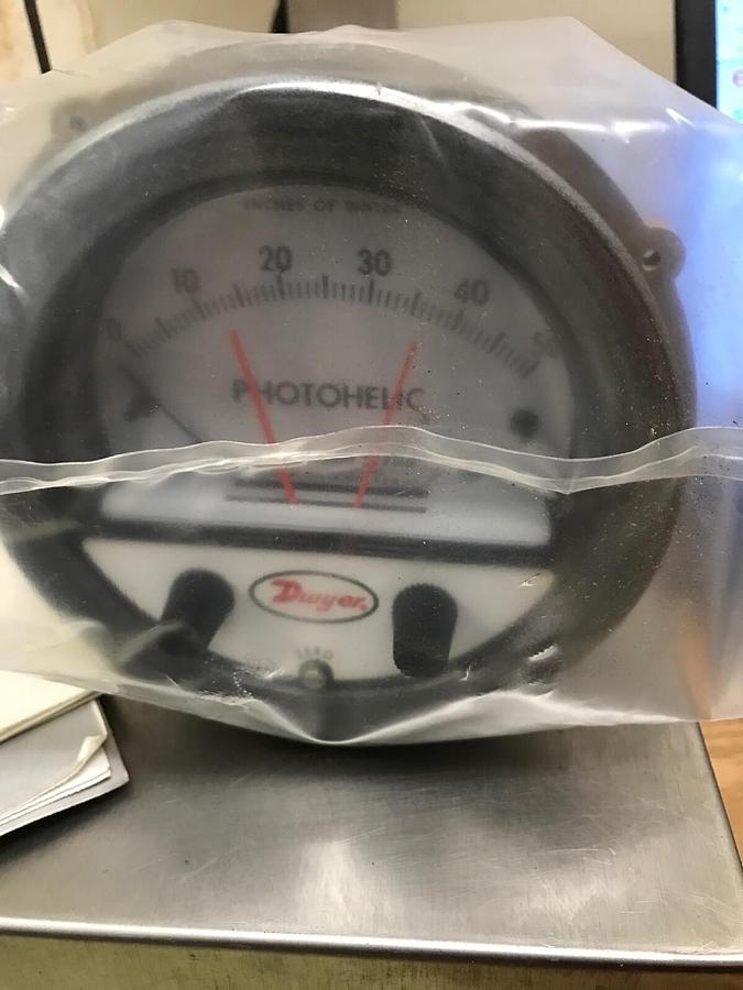 Dwyer Series,3000,Photohelic Pressure Switch 3050