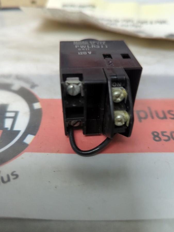 HONEYWELL MICRO SWITCH,PWLR311,INDICATING LIGHT 120V NOS