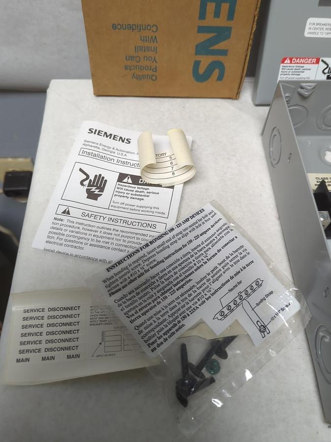 SIEMENS,E0204ML1060SU,MAIN LUG CENTER 1-PHASE 3-WIRE 120/240V NOS