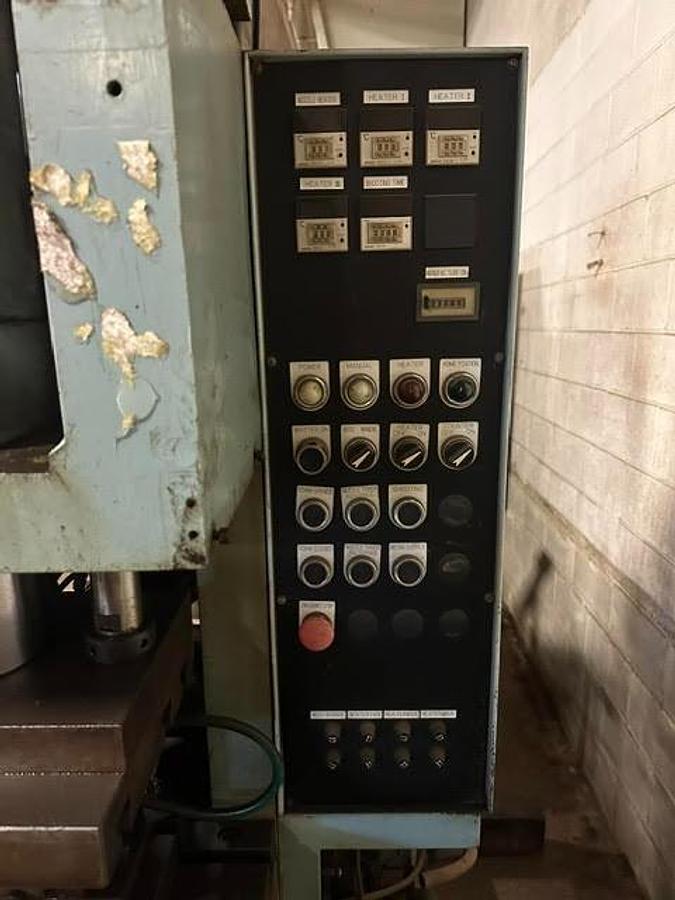 Used Sankei,S67 Injection Molding Machine