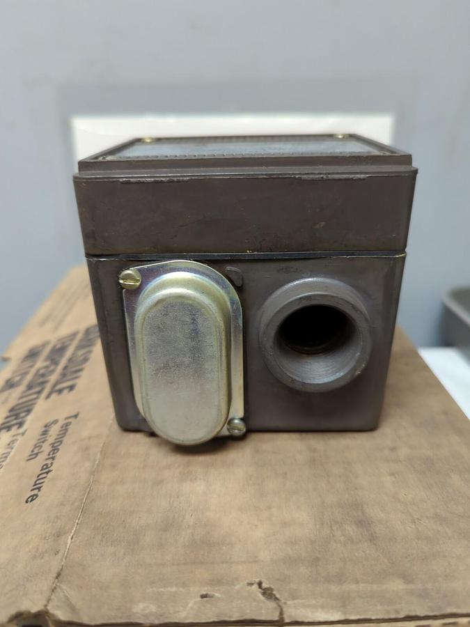 IMO BARKSDALE,L12H-H454,TEMPERATURE SWITCH NOS