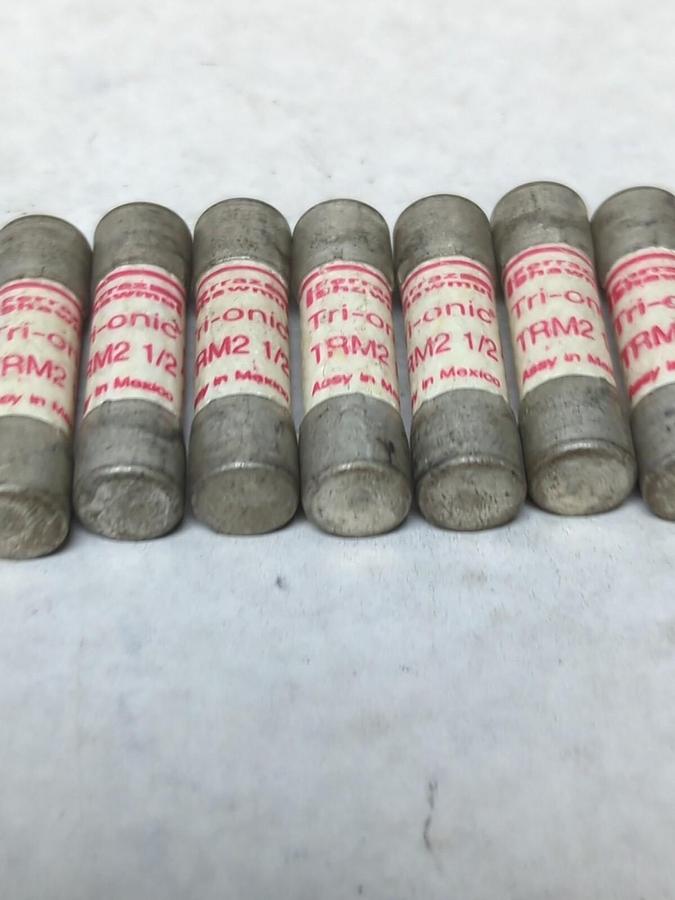 FERRAZ SHAWMUT,TRM2-1/2,TIME-DELAY 2-1/2 AMP FUSE LOT OF 8 NOS