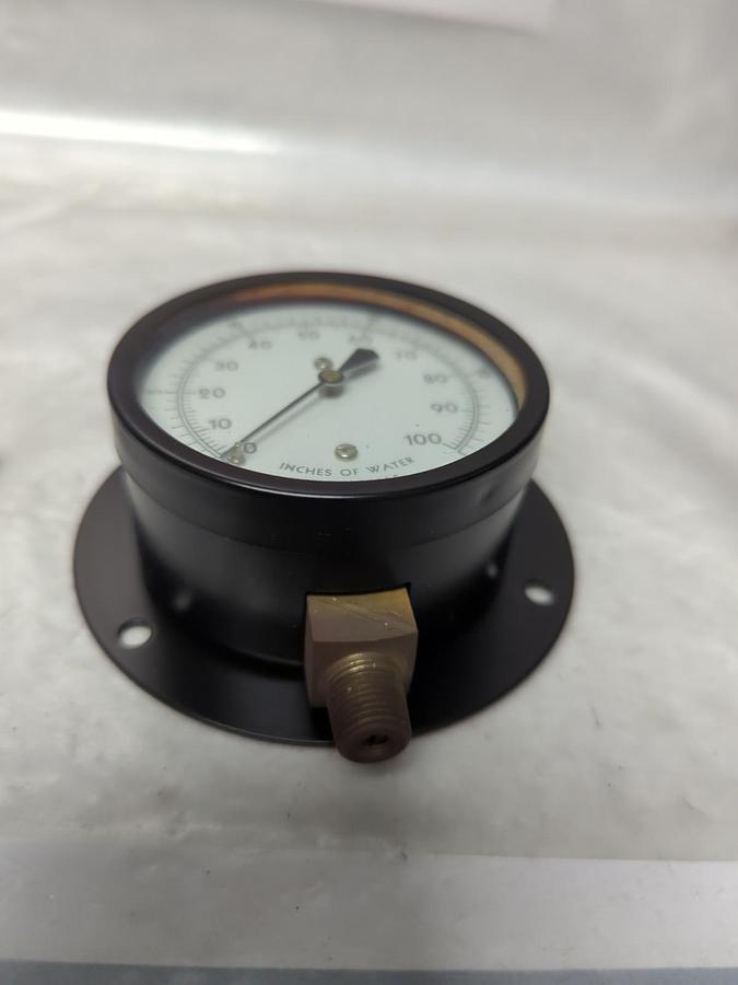 Used MARSHALL TOWN,89901,GAUGE 2-1/2 IN FACE 1/4 IN NPT BOTTOM CONNECTION PRE-OWNED