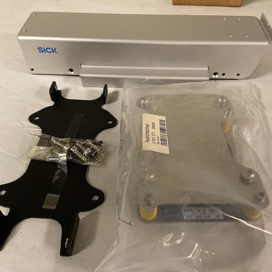 SICK,2-031-376 WSG-DSDT,WEATHER PROTECTIVE HOUSING w BEF-DSDT BASE