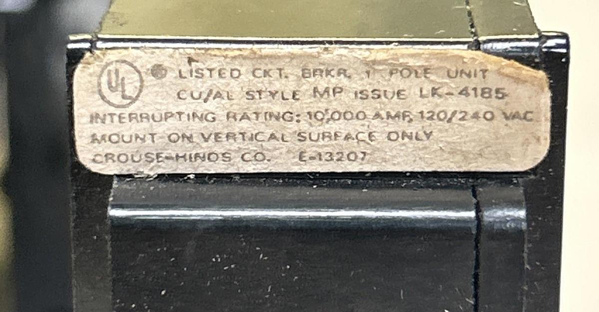 Used CROUSE HINDS,MP120,CIRCUIT BREAKER 20A 120/240C 1P LOT OF 8