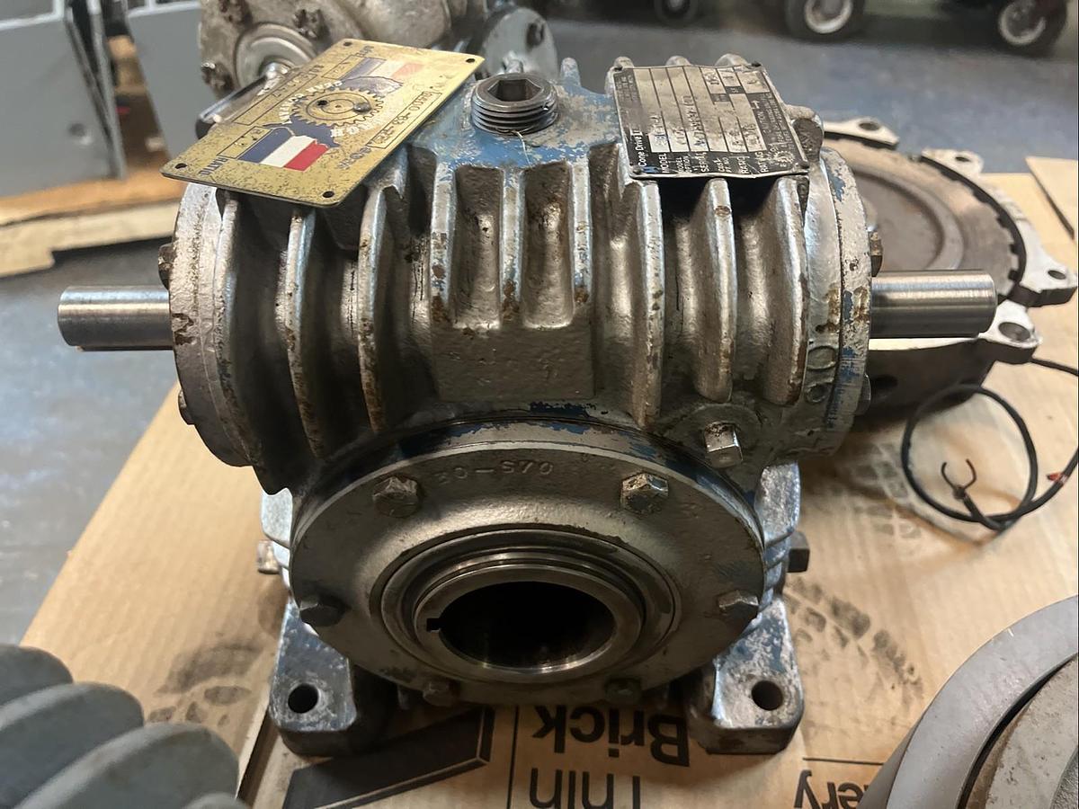 Used Cone Drive Gears,SH0-30-4,GEAR REDUCER RATIO 5:1 5.06HP 1750RPM