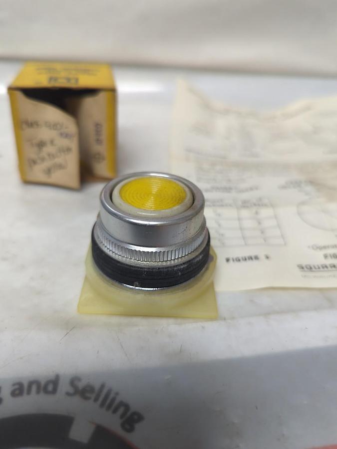 SQUARE D,9001 KR1Y,PUSHBUTTON YELLOW TYPE K NOS