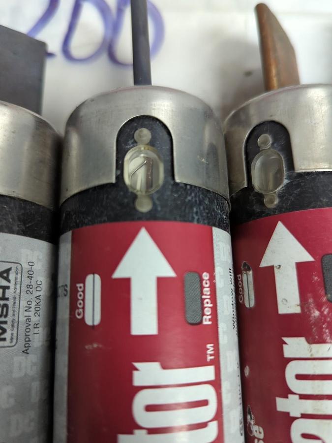 Used LITTELFUSE,IDSR200,INDICATOR 200 AMP FUSE LOT OF 6 PRE-OWNED