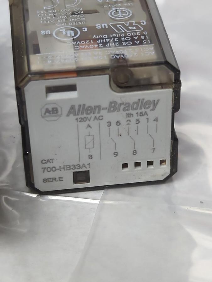 ALLEN BRADLEY,700-HB33A1,RELAY SERIES E 120VAC 50/60HZ LOT OF 2 NOS
