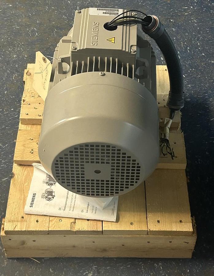 SIEMENS,1LA9131-2LA90-ZT21,MOTOR 7.5KW 360V 2940RPM 3PH 132S FRAME
