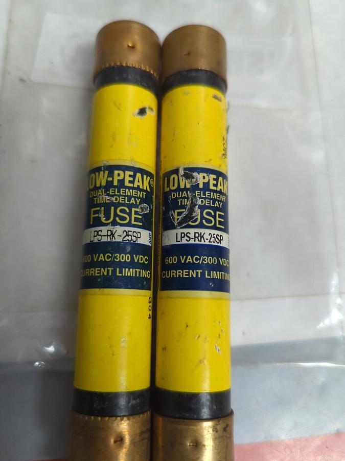 Used COOPER BUSSMANN,LPS-RK-25SP,LOW-PEAK 25 AMP FUSE LOT OF 2 PRE-OWNED