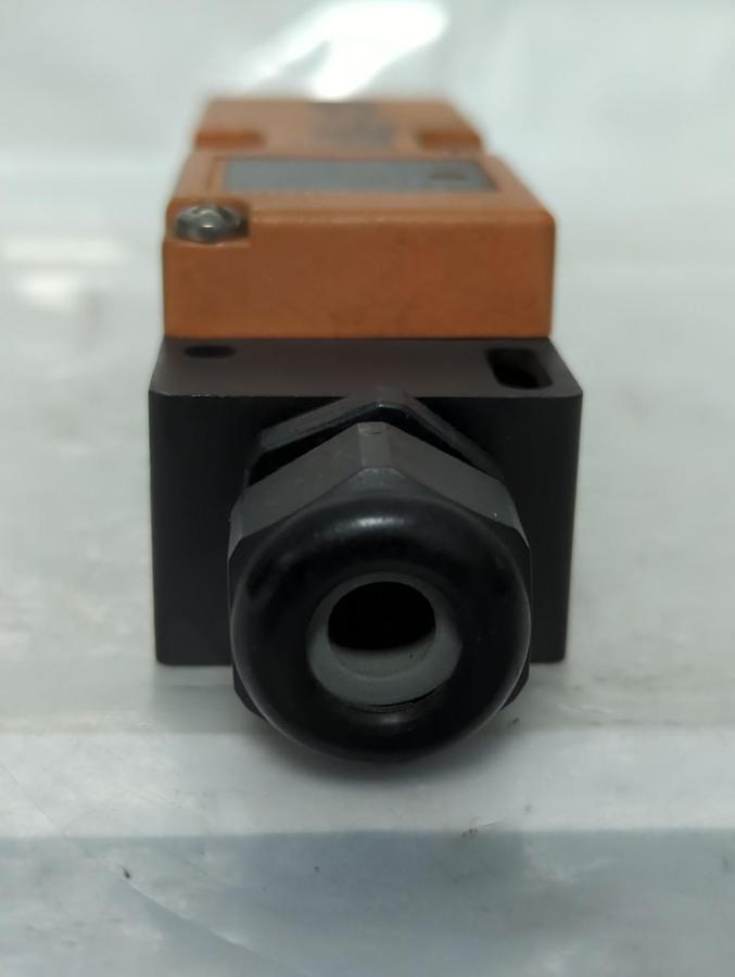Used EFECTOR,IME2015BFBOA,INDUCTIVE PROXIMITY SENSOR PRE-OWNED