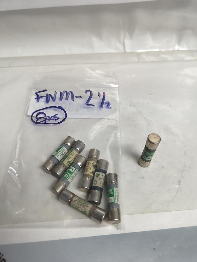 Used COOPER BUSSMANN,FNM-2-1/2,FUSETRON 2-1/2 AMP FUSE LOT OF 8 PRE-OWNED