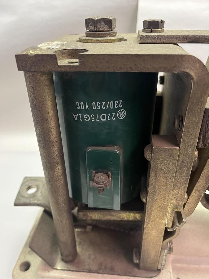 Used GE,DS303A-6A02KXA002,DC CONTACTOR 600A 600V COIL 230/250VDC