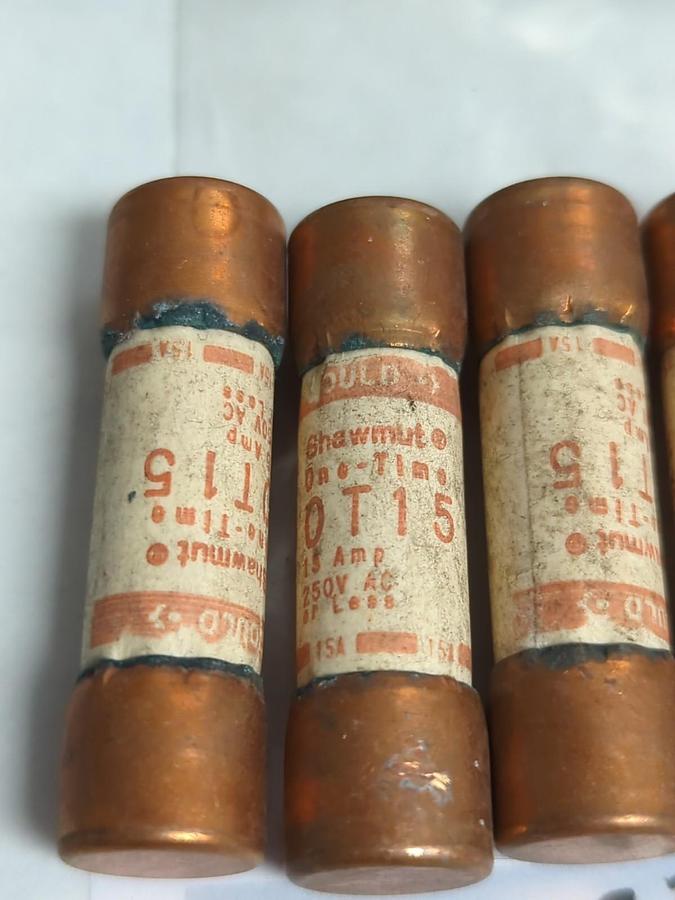 Used GOULD SHAWMUT,OT15,ONE TIME 15 AMP FUSE LOT OF 29 PRE-OWNED
