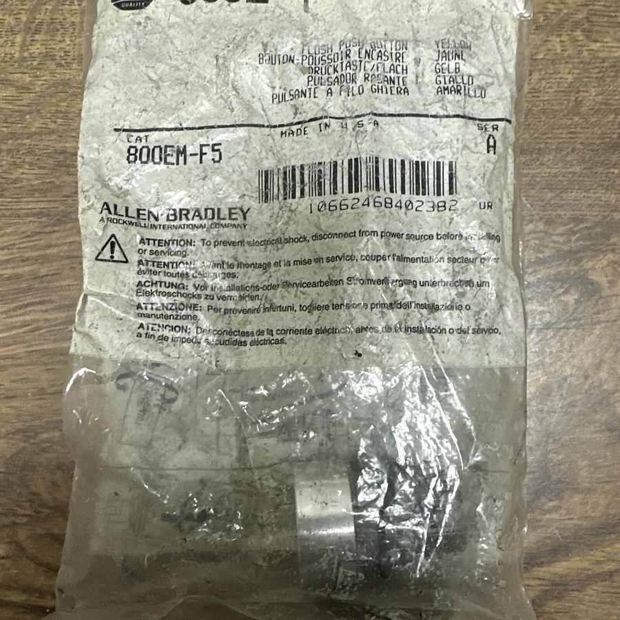 Used Allen Bradley,800EM-F5,Flush Yellow Push Button