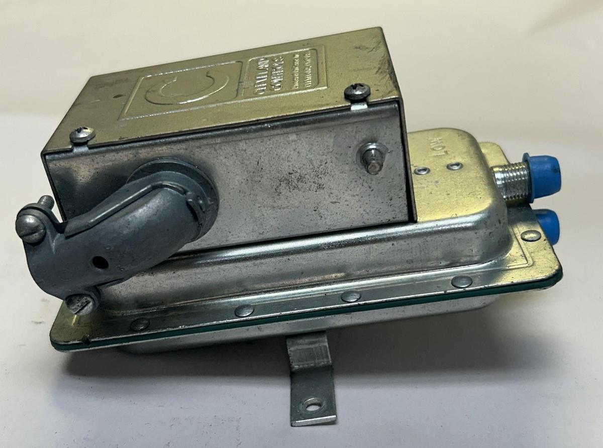 Used CLEVELAND CONTROLS,AFS-222,AIR PRESSURE SENSING SWITCH